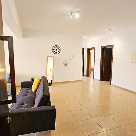 Sky Line Apartment, 150m From Chabad Lubavitch Apartmán Larnaca